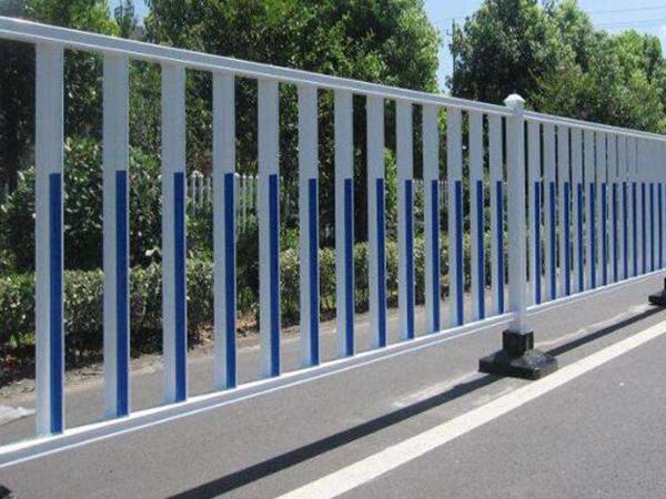 交通护栏安装施工方案 交通护栏安装教程