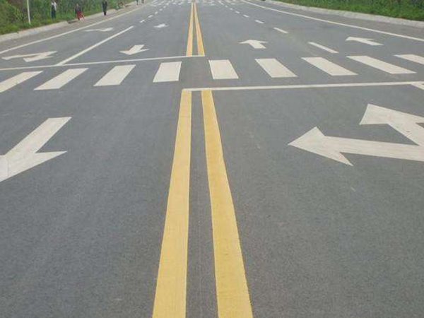 如何在不同路段选择合适的道路标志涂料？